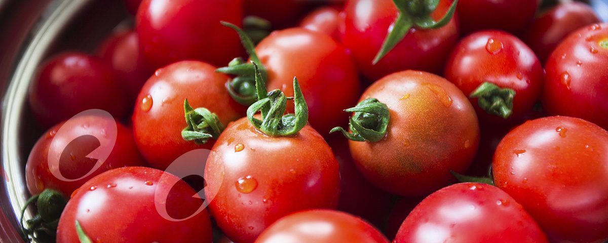 Por qué es bueno comer tomate natural